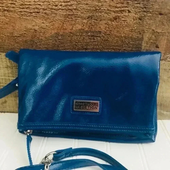 Kenneth Cole Reaction Wristlet/Purse Crossbody - Picture 2 of 6